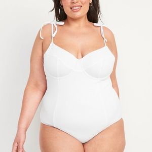 Old navy 3x white one piece women’s swimsuit bathing suit padded cups plus size